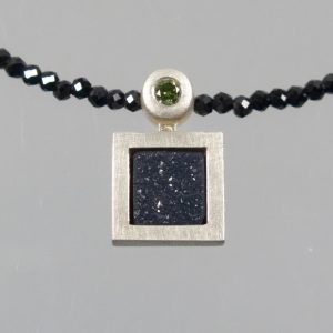 Spinellkette mit Anhänger grüner Brillant 0,05 ct