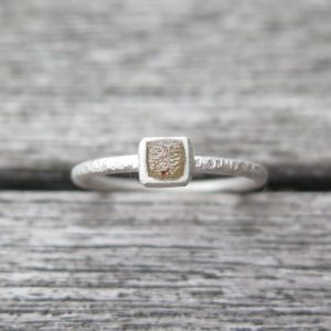 "raw" Stapelring 925 Silber mit naturfarbenem Rohdiamant